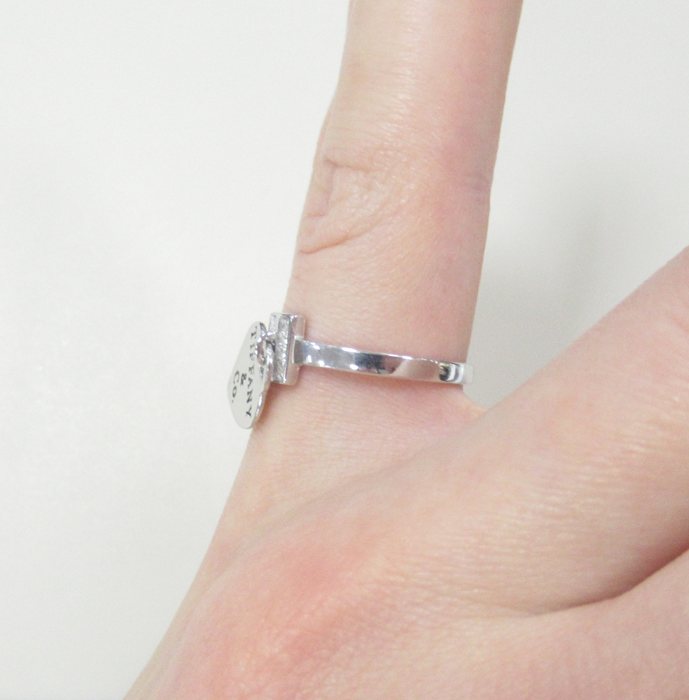 Серебряное кольцо с фианитами "Сердце"